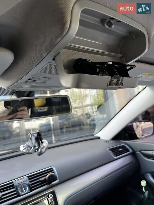 Седан Volkswagen Passat 2013 в Києві