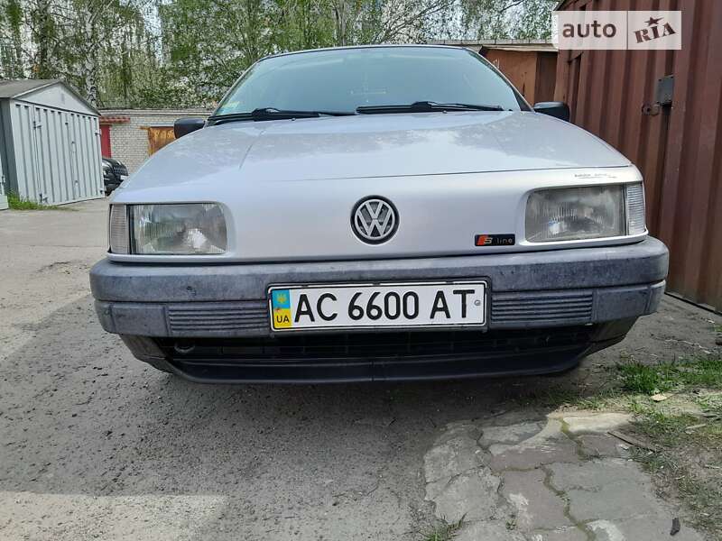 Седан Volkswagen Passat 1993 в Луцке