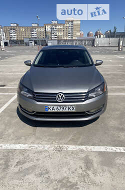 Седан Volkswagen Passat 2011 в Киеве