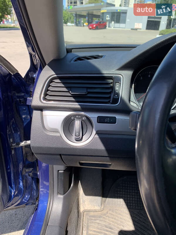 Седан Volkswagen Passat 2015 в Харькове