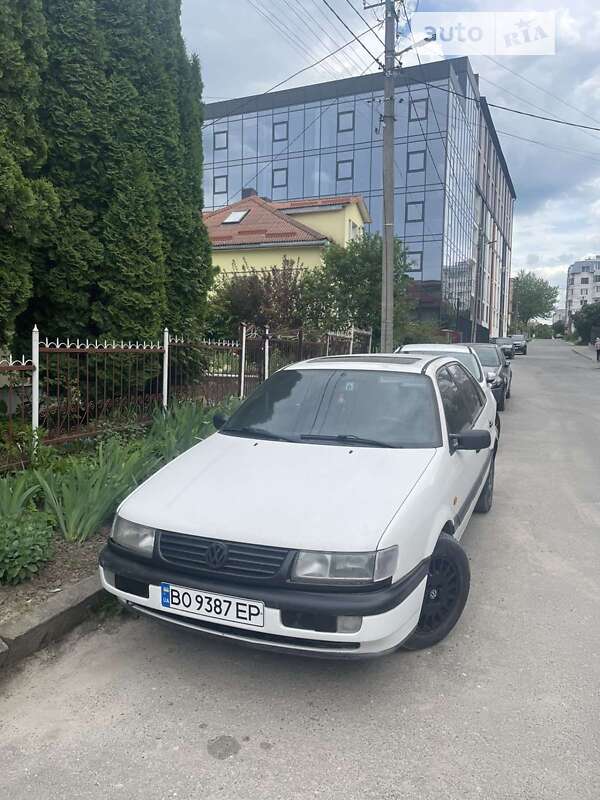 Седан Volkswagen Passat 1994 в Тернополі