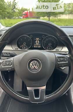 Седан Volkswagen Passat 2010 в Киеве