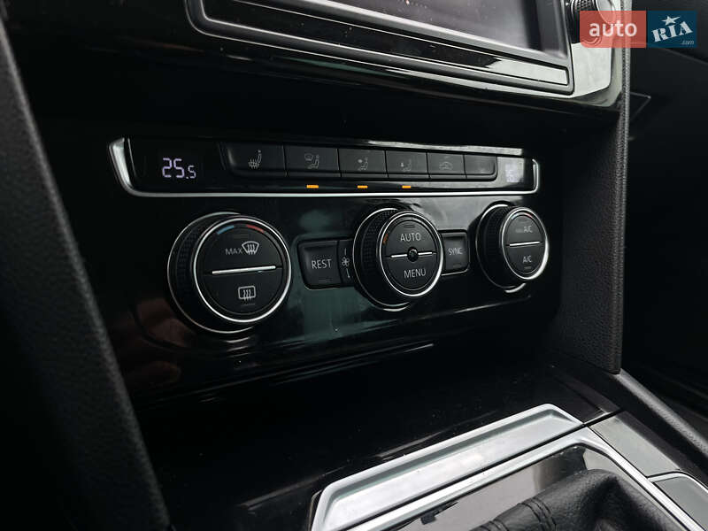 Универсал Volkswagen Passat 2015 в Староконстантинове