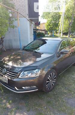 Седан Volkswagen Passat 2013 в Днепре