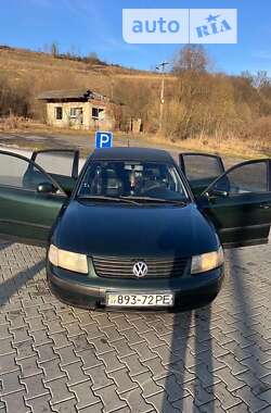 Седан Volkswagen Passat 1998 в Ужгороді