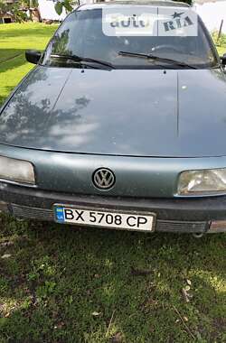 Седан Volkswagen Passat 1988 в Волочиську
