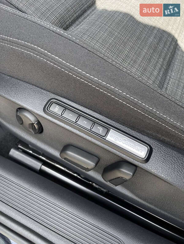 Универсал Volkswagen Passat 2019 в Запорожье