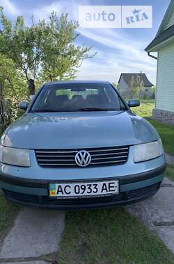 Седан Volkswagen Passat 1998 в Любомле