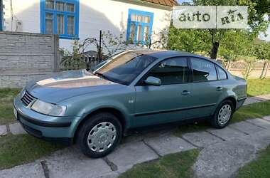 Седан Volkswagen Passat 1998 в Любомле