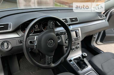 Універсал Volkswagen Passat 2012 в Вінниці