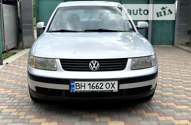 Седан Volkswagen Passat 1999 в Беляевке