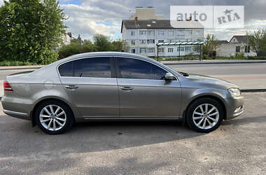 Седан Volkswagen Passat 2013 в Чернигове