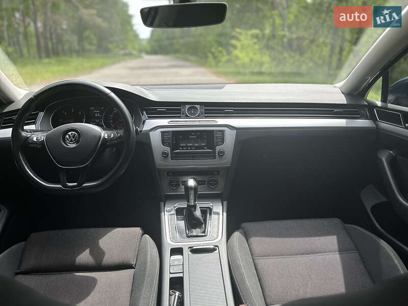 Седан Volkswagen Passat 2014 в Дубровице