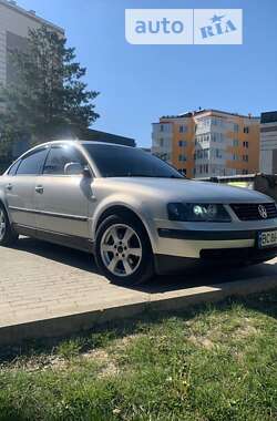 Седан Volkswagen Passat 2000 в Новояворовске