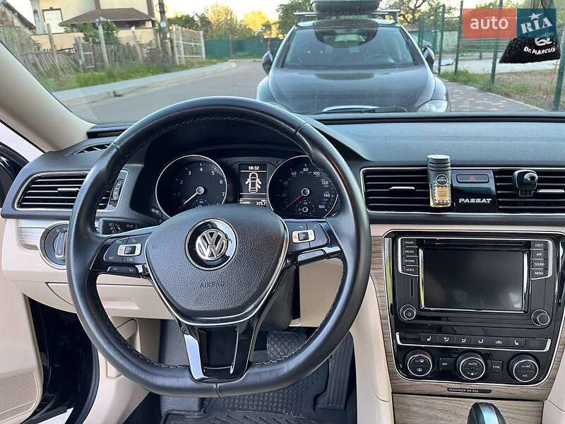Седан Volkswagen Passat 2018 в Киеве
