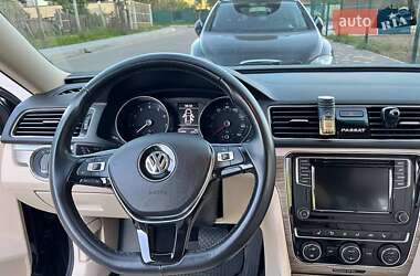 Седан Volkswagen Passat 2018 в Киеве