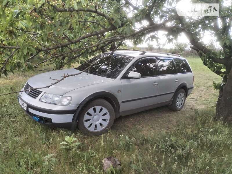 Универсал Volkswagen Passat 1998 в Курахово