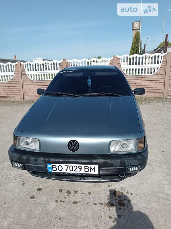 Седан Volkswagen Passat 1988 в Бучаче