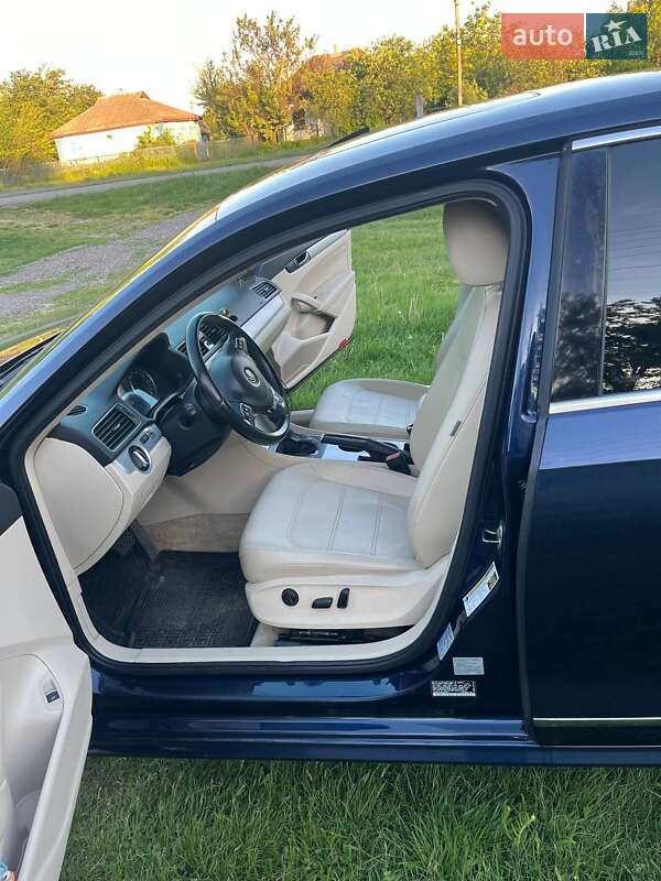 Седан Volkswagen Passat 2012 в Черкассах