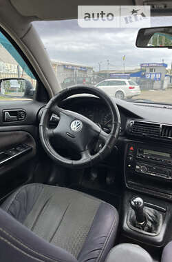 Седан Volkswagen Passat 1998 в Носовке