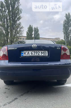Седан Volkswagen Passat 2004 в Киеве