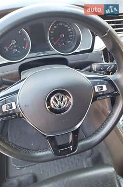 Универсал Volkswagen Passat 2018 в Киеве