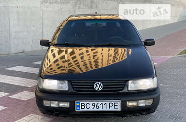 Седан Volkswagen Passat 1995 в Львове