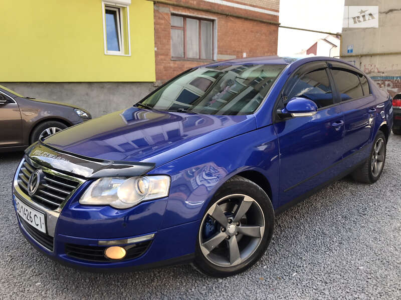 Седан Volkswagen Passat 2009 в Волочиську