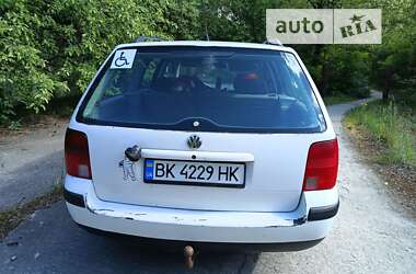 Универсал Volkswagen Passat 1999 в Нетешине