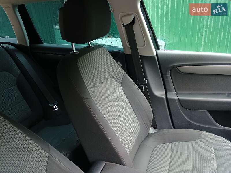 Универсал Volkswagen Passat 2013 в Коростене