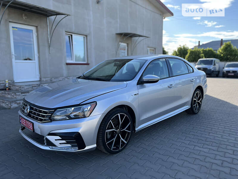 Седан Volkswagen Passat 2018 в Луцке