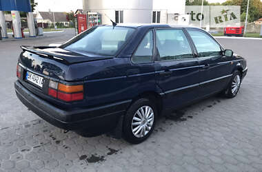 Седан Volkswagen Passat 1992 в Костополе