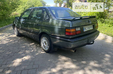 Седан Volkswagen Passat 1989 в Жидачові