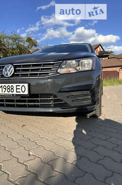 Седан Volkswagen Passat 2017 в Черновцах