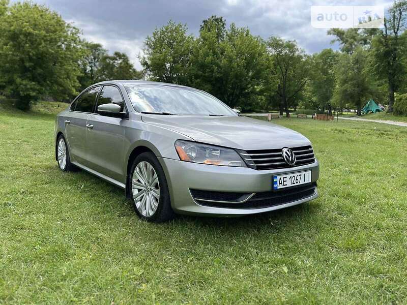 Седан Volkswagen Passat 2013 в Днепре