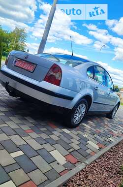 Седан Volkswagen Passat 2000 в Луцке