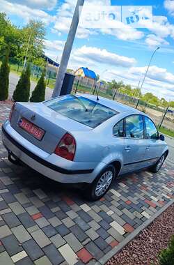 Седан Volkswagen Passat 2000 в Луцке