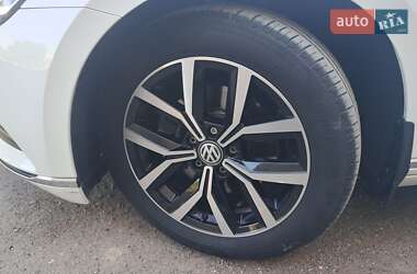 Седан Volkswagen Passat 2017 в 
