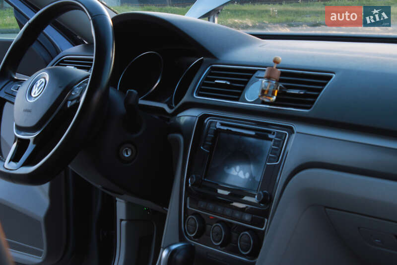 Седан Volkswagen Passat 2017 в Киеве