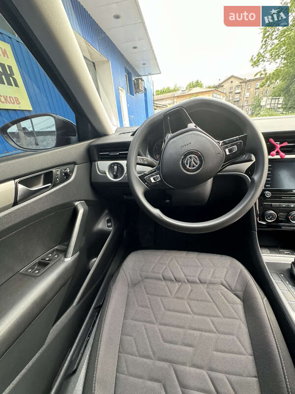 Седан Volkswagen Passat 2020 в Каменском