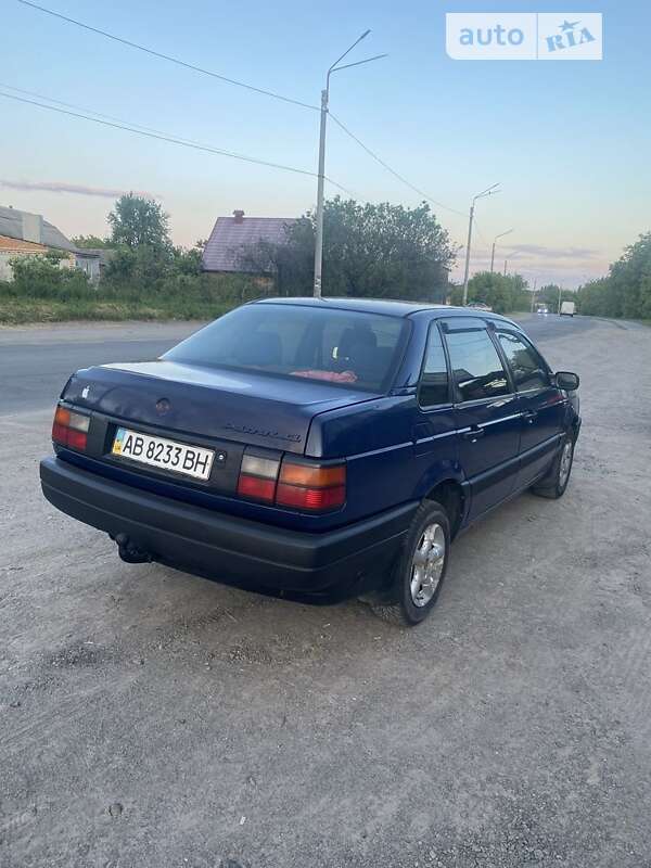 Седан Volkswagen Passat 1992 в Калиновке