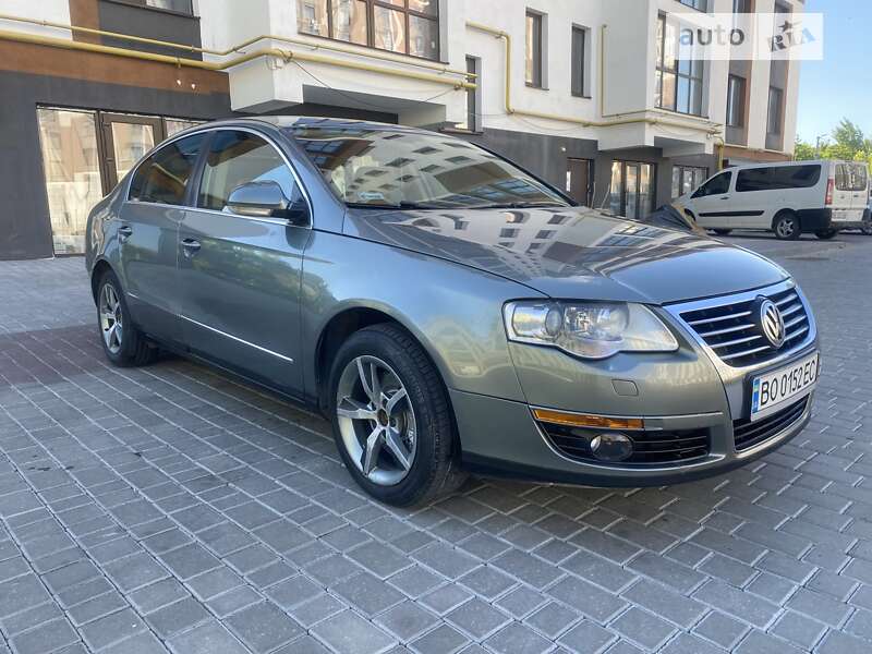 Седан Volkswagen Passat 2007 в Ровно