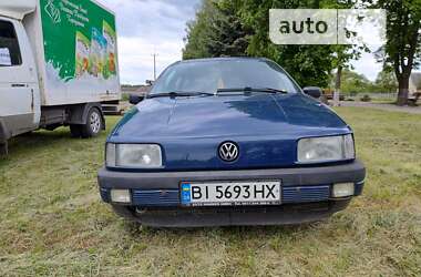 Универсал Volkswagen Passat 1991 в Хороле