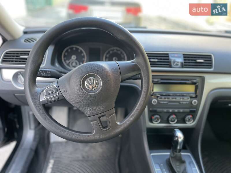 Седан Volkswagen Passat 2014 в Львове