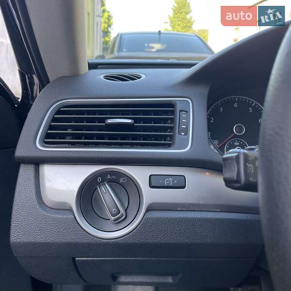 Седан Volkswagen Passat 2014 в Львове