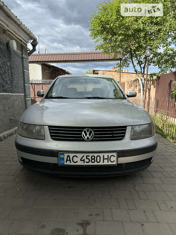 Седан Volkswagen Passat 1998 в Луцке