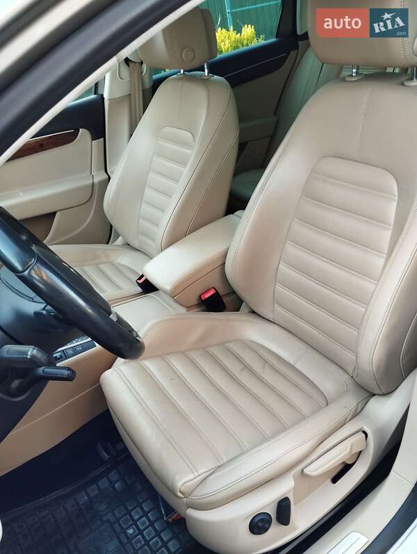 Універсал Volkswagen Passat 2011 в Луцьку