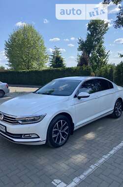 Седан Volkswagen Passat 2018 в Киеве