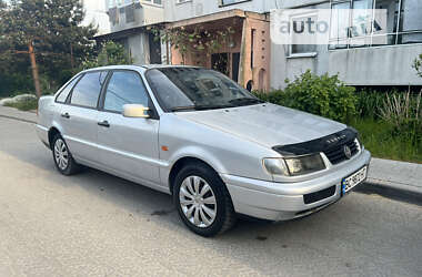 Седан Volkswagen Passat 1995 в Львове