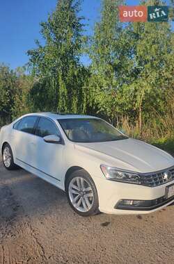 Седан Volkswagen Passat 2016 в Києві